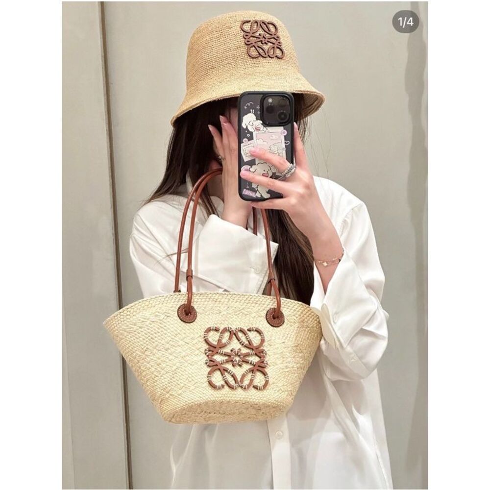 Loewe Women Pre-Loved Bag Brand New Condition - Picture 8 of 8